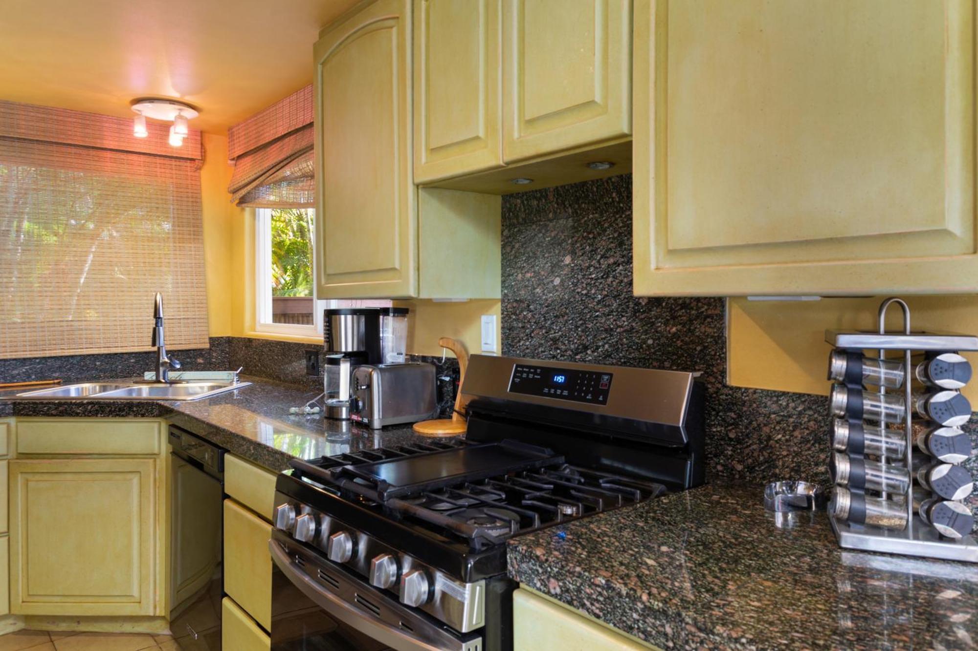 Plumeria Suite, 2-Bedrooms, Sleeps 6, Pool & Bbq, Pre-Renovation Summer Sale Кихей Экстерьер фото